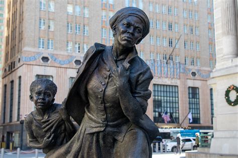 Philadelphia Is Installing Its First Monument to Abolitionist Hero Harriet Tubman—But Black ...