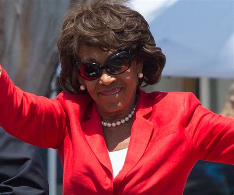 Maxine Waters Biography - Facts, Childhood, Family Life & Achievements