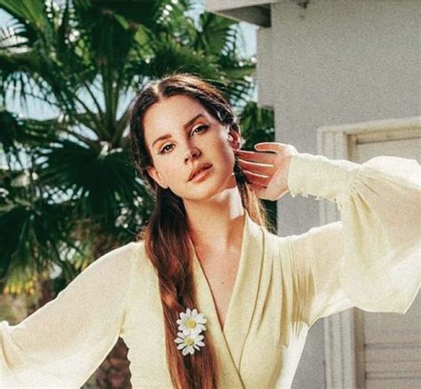 30 Lana Del Rey Lyrics That Would Make The Perfect Instagram Caption