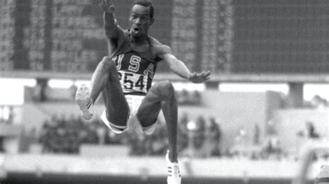 Bob Beamon, autor del salto del siglo