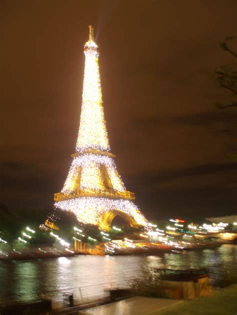 Eiffel Tower light show at Midnight. | Eiffel tower lights, Tower light ...