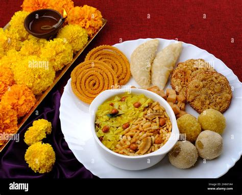 Diwali snacks Diwali faral, Diwali Special sweet and salty snacks, Festival snacks from ...