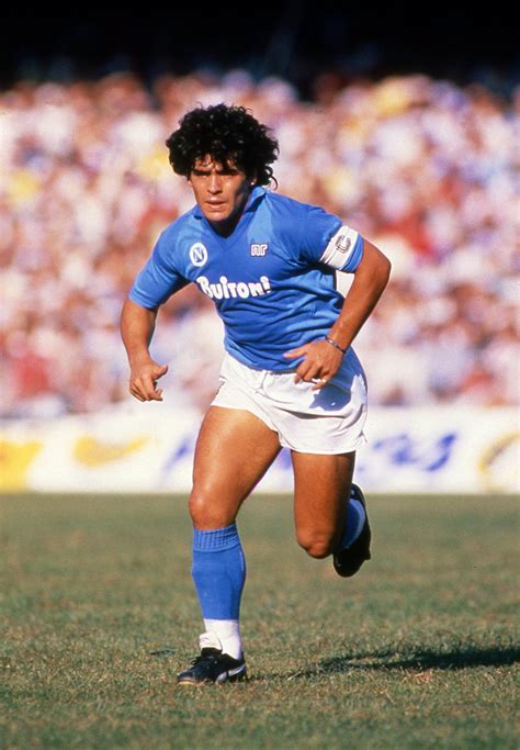 Addio a Maradona, il calcio piange il più grande di sempre - Iconmagazine