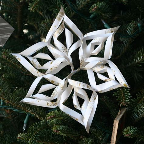 Paper Snowflake Stars | La Casa de Crafts