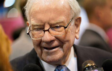 Warren Buffett proves why investing in stocks beats gold Gold ...