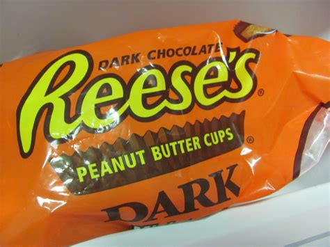 dark chocolate reese’s cups | Bess Be Fit