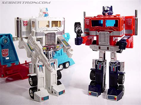 Transformers G1 1986 Ultra Magnus (Reissue) Toy Gallery (Image #25 of 46)