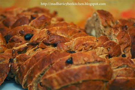 Madhavi's Cyber Kitchen: Fruit Bread