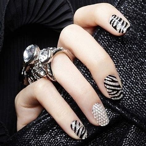 Black And White Stripe Nails Pictures, Photos, and Images for Facebook ...