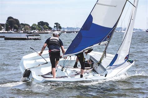 Technique: Roll tacking - Yachts and Yachting