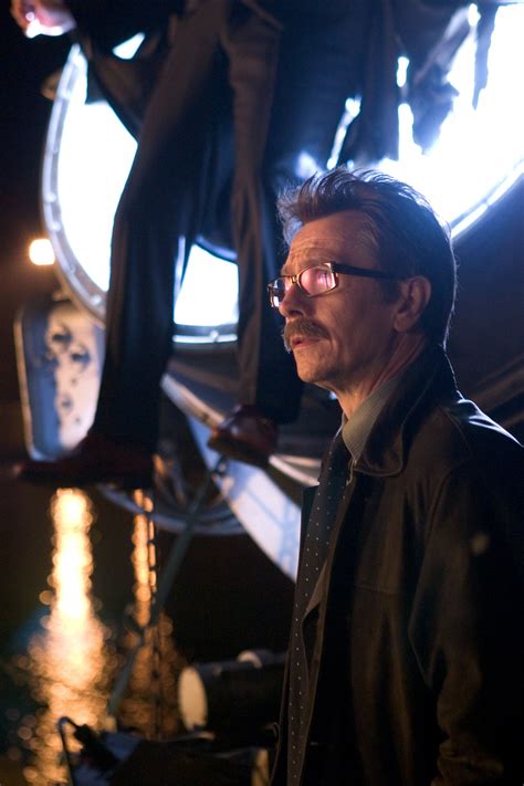 "Batman Begins" movie still, 2005. Gary Oldman as James Gordon. | Gary oldman, Batman begins ...