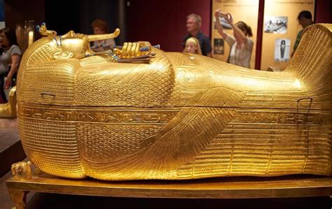 Ministry of Antiquities starts restoration of King Tutankhamun's coffin ...