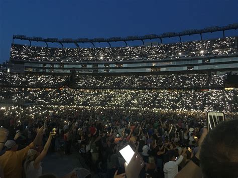 Crowd at Kenny Chesney concert Gillette Stadium 8/25 | Concert crowd ...