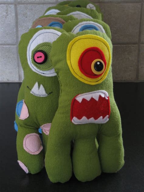 Monster Doll Tutorial {free pattern} | Tip Junkie