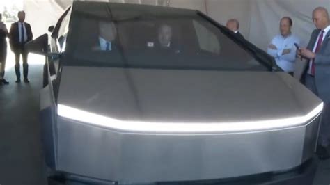 Elon Musk Takes Israel PM Benjamin Netanyahu for Ride in Tesla ...