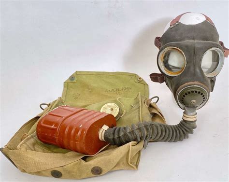 WW2 1942 British Army Gas Mask.