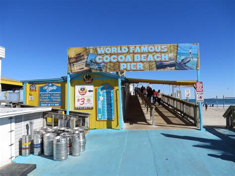 File:Cocoa Beach Pier (Cocoa Beach, Florida) 012.jpg - Wikimedia Commons