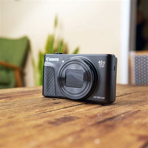 Canon PowerShot SX740 HS Review: A Simple, Pocket-Sized Camera