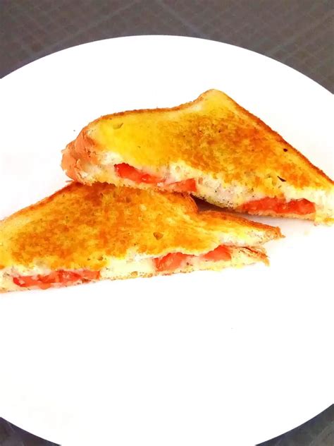 Grilled Tomato Cheese Sandwich Recipe: It Melts in Your Mouth