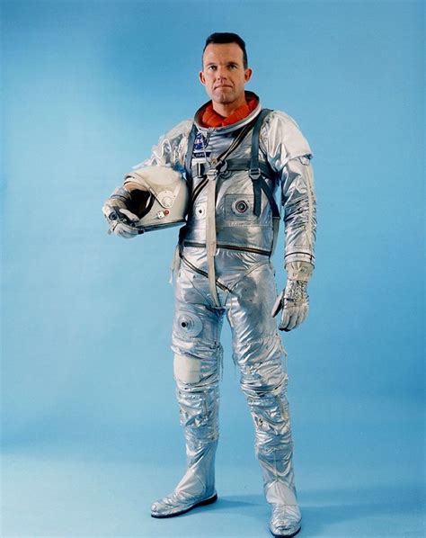 Pin by hobart lutz on throwbacks | Space suit, Spacesuits, Space program