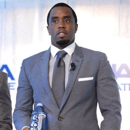 Fashion style icon: P Diddy | Fashion, Celebrity news gossip, Well dressed men