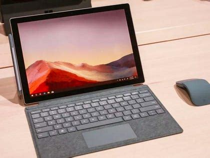 Surface Pro 8 vs. Surface Pro 7: Microsoft's latest 2-in-1 is bigger, better than before - CNET