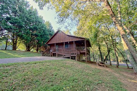 Cabin Rentals – The Retreat at Hiawassee River