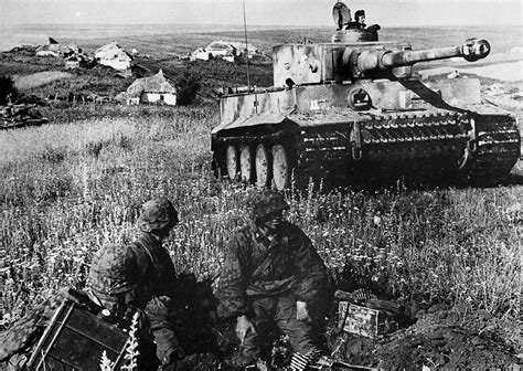 Panzergrenadiers near Kursk | War tank, Kursk, Tiger tank