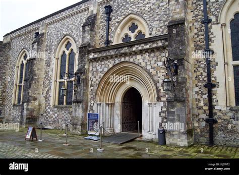 Entrance to Great Hall of Winchester Castle, Winchester, UK Stock Photo ...