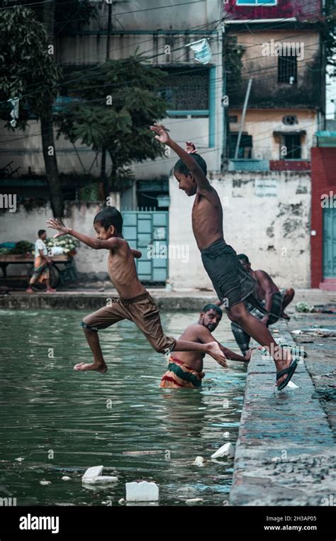 Bangladeshi street picture, Street photography in Bangladesh Chittagong ...