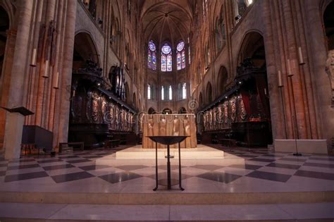 Altar, Notre Dame, Paris editorial stock image. Image of pray - 194104869