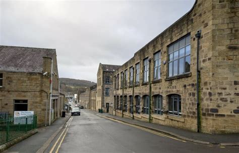 Whitley Street, Bingley © Gordon Hatton cc-by-sa/2.0 :: Geograph Britain and Ireland