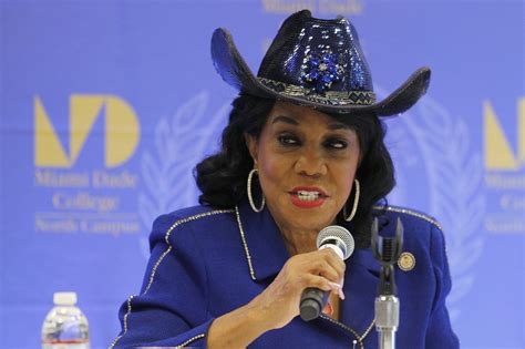 Russia ‘Has Something’ On Trump, Congresswoman Frederica Wilson Claims | IBTimes