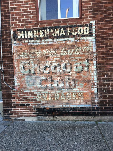 Ghost Signs of Minneapolis: Foreign Lands: Half A Ghost