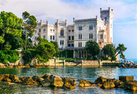 Elegant Miramare Castle, Trieste, Italy jigsaw puzzle in Castles puzzles on TheJigsawPuzzles.com