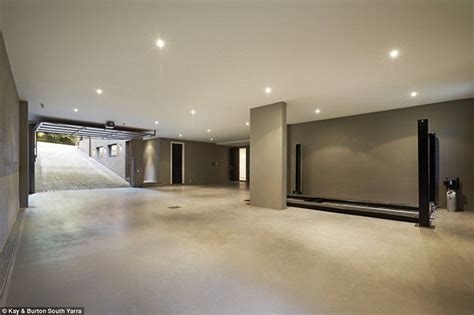 A man who spent 6 years for mansion to be built moved out after 6 days | Garage design interior ...