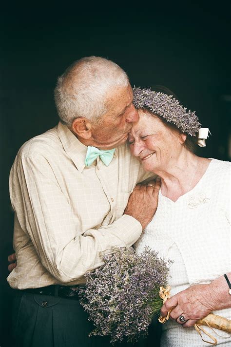 I Photographed An Elderly Couple Getting Married After Spending 55 ...