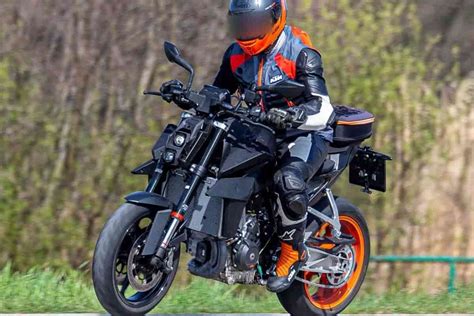 KTM Duke 990 2023: arrivano le prime foto spia - Smanettoni.net