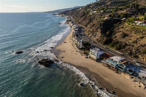 Wealthy homeowners penalized for blocking Calif. beach access