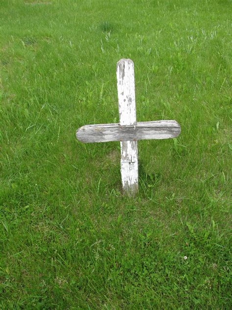 Single Wooden Cross Free Stock Photo - Public Domain Pictures