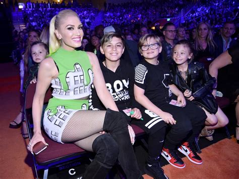 Gwen Stefani and Sons at 2017 Kids' Choice Awards | POPSUGAR Celebrity