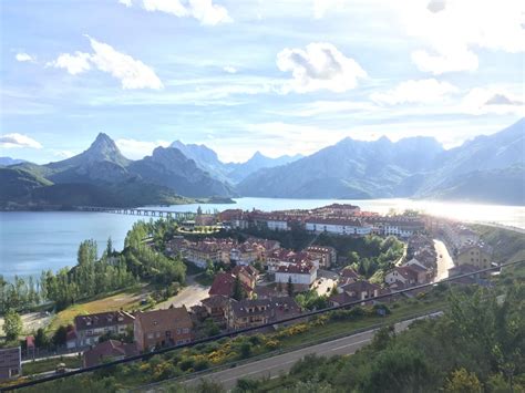 The amazing picturesque view from the campsite above the town of Riaño, Spain : camping