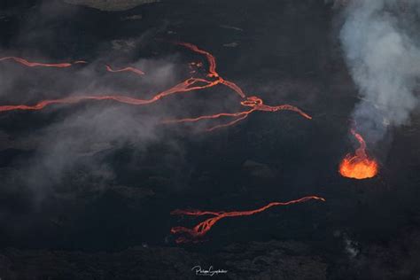 Eruption du Piton de la Fournaise à La Réunion : la coulée de lave ...