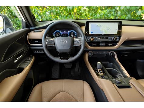 Toyota Highlander 2025 Interior - John Walker