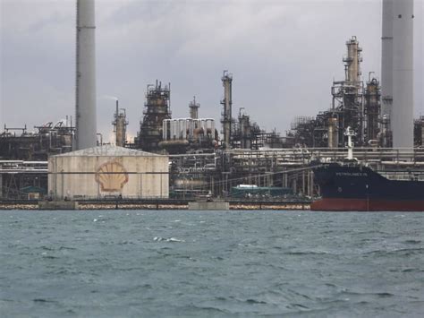 2 ex-Shell employees jailed over S$200m marine fuel heist at Pulau Bukom refinery - TODAY