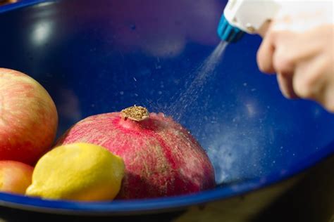 How to Clean Fruits & Vegetables With Vinegar | Livestrong.com