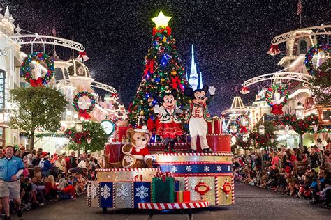 Video: Watch Highlights from ‘Mickey’s Once Upon a Christmastime Parade ...