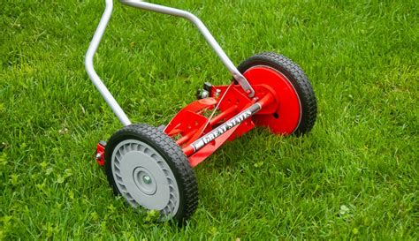 Exploring The Benefits And Features Of Reel Mowers - Hobby Farms