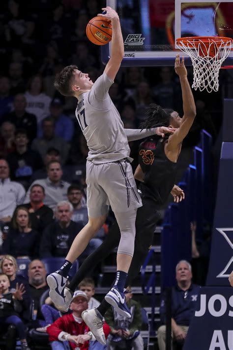 Xavier ends Winthrop's four-game winning streak | Reuters