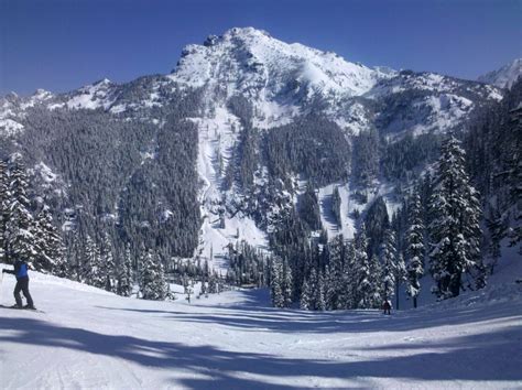 Family Skiing at Snoqualmie Pass - Family on the Loose